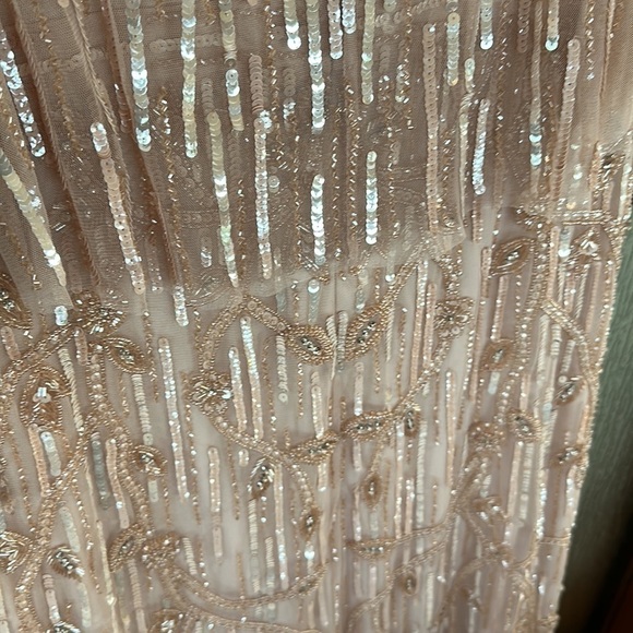 Mac Duggal
Sequin Twist Waist V-Neck Flutter Short Sleeve Sheath Gown Sz 12 NWT - Picture 12 of 13